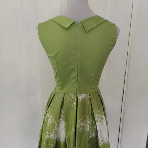 Green Detailed Bodice Fit and Flare‎ Retro Inspired Sun Dress - Picture 11 of 16